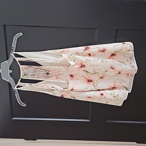 HH Floral Blouse - Picture 3 of 5